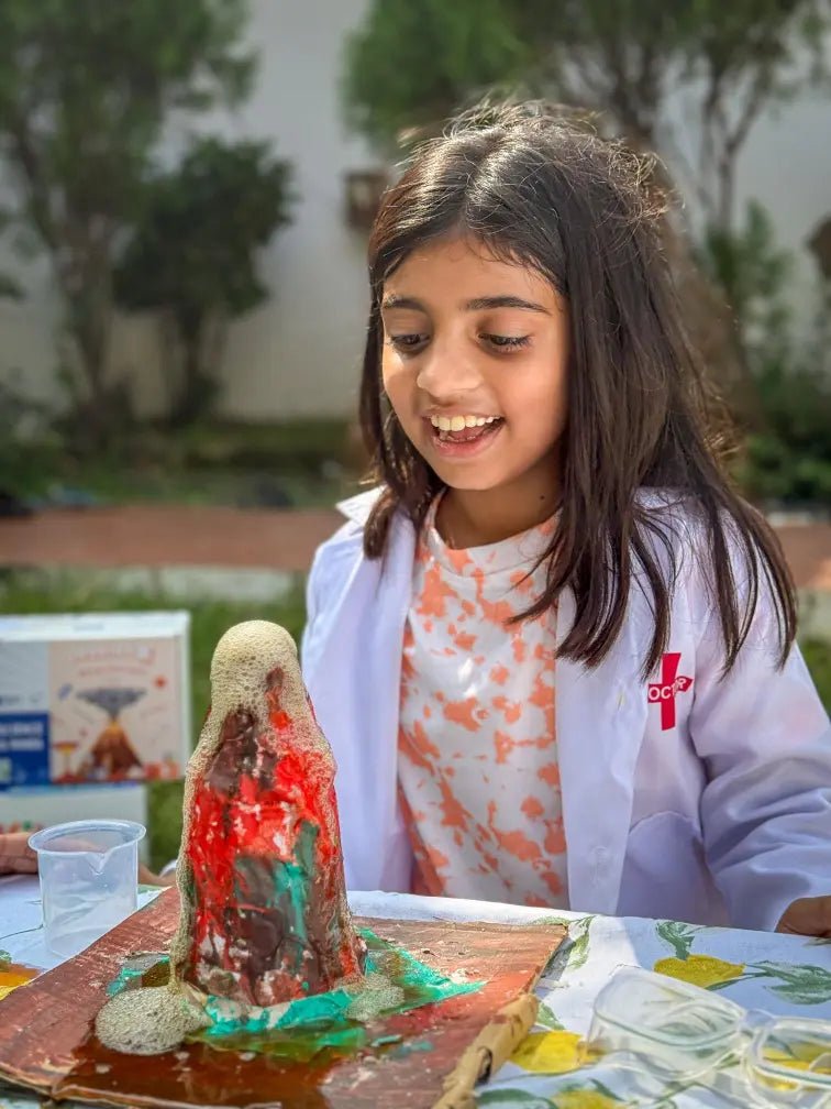 Volcano Kit – Hands - On Earth Science STEM Kit - NESTA TOYS