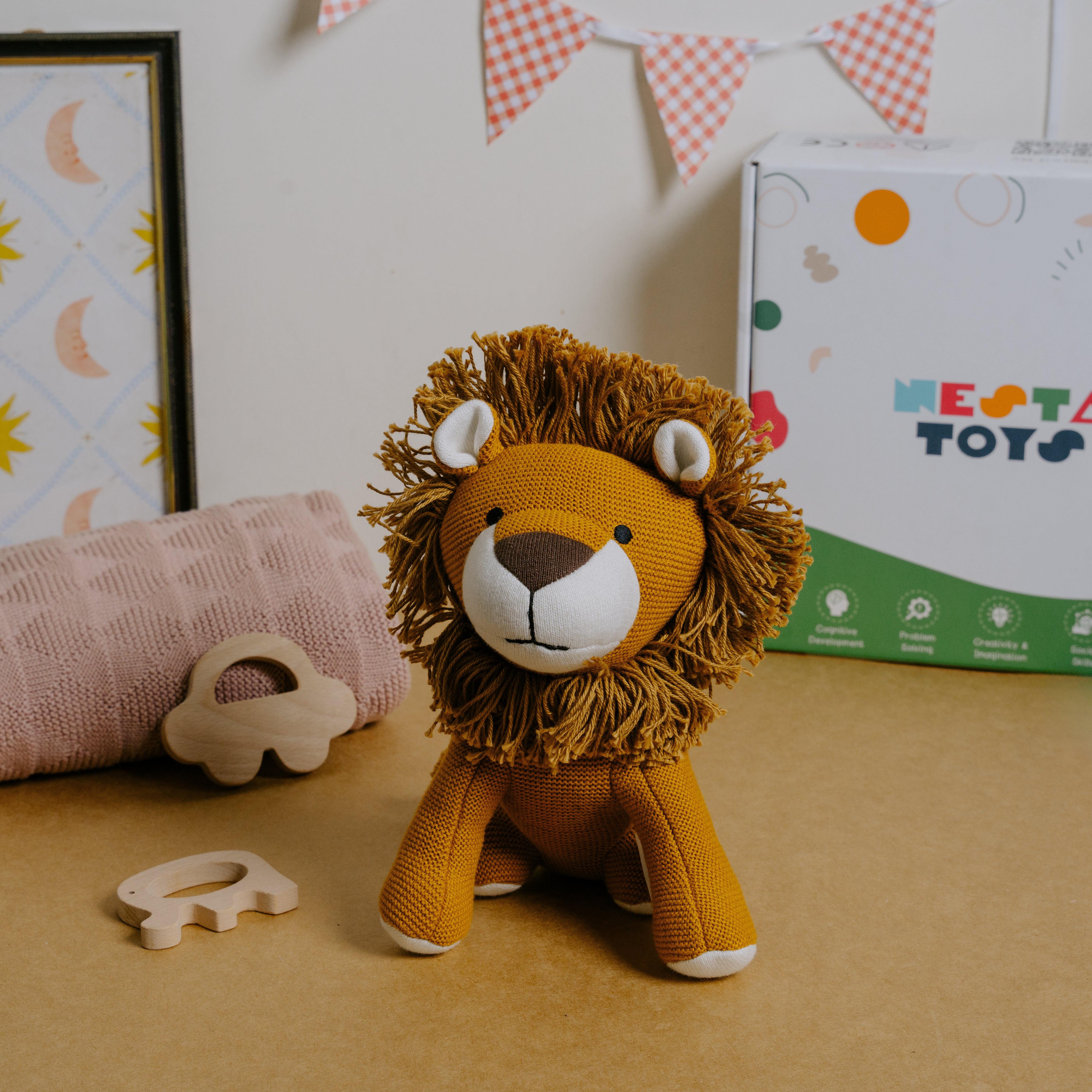NESTA TOYS Newborn Gift Set – Swaddle, Lion Plush Toy & Wooden Teethers 